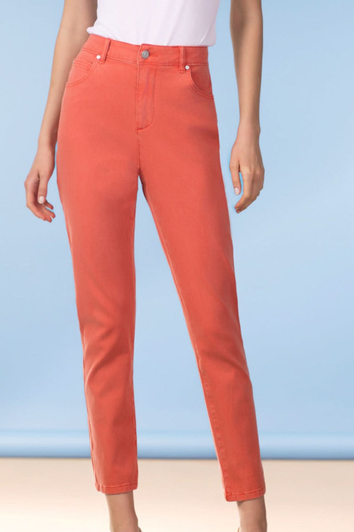 Pantalon ajusté longueur cheville orange pour femme, coupe moderne avec fermeture à bouton, idéal pour un style polyvalent et quotidien.