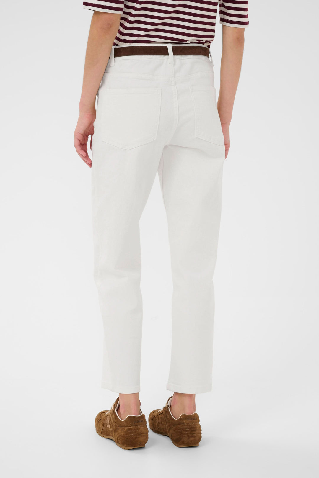 Jeans Judyas coupe droite longueur cheville en blanc, vue arrière pour un style moderne et confortable.