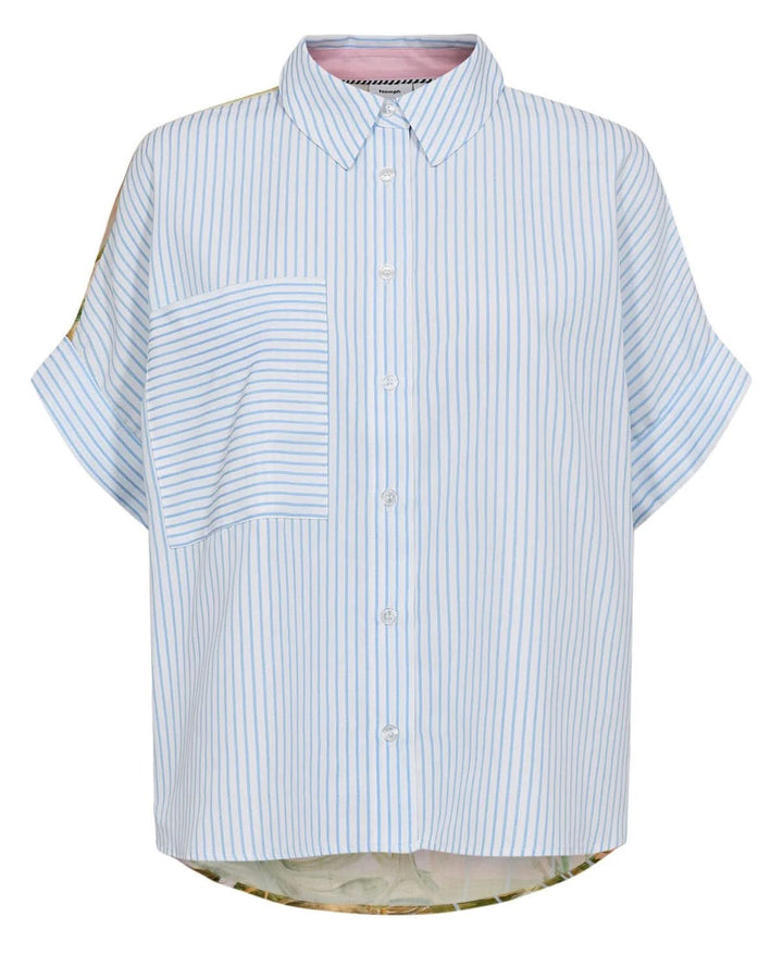 Chemise fluide à rayures avec imprimé artistique, à manches courtes et col classique, design moderne et élégant.