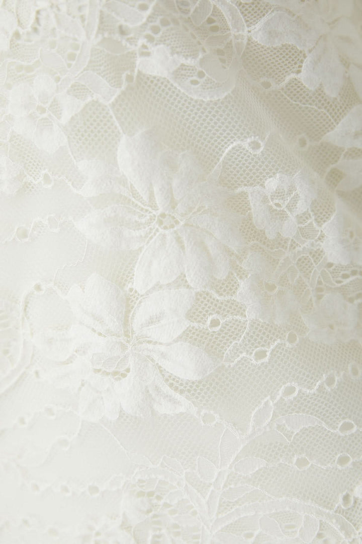 Haut en dentelle florale