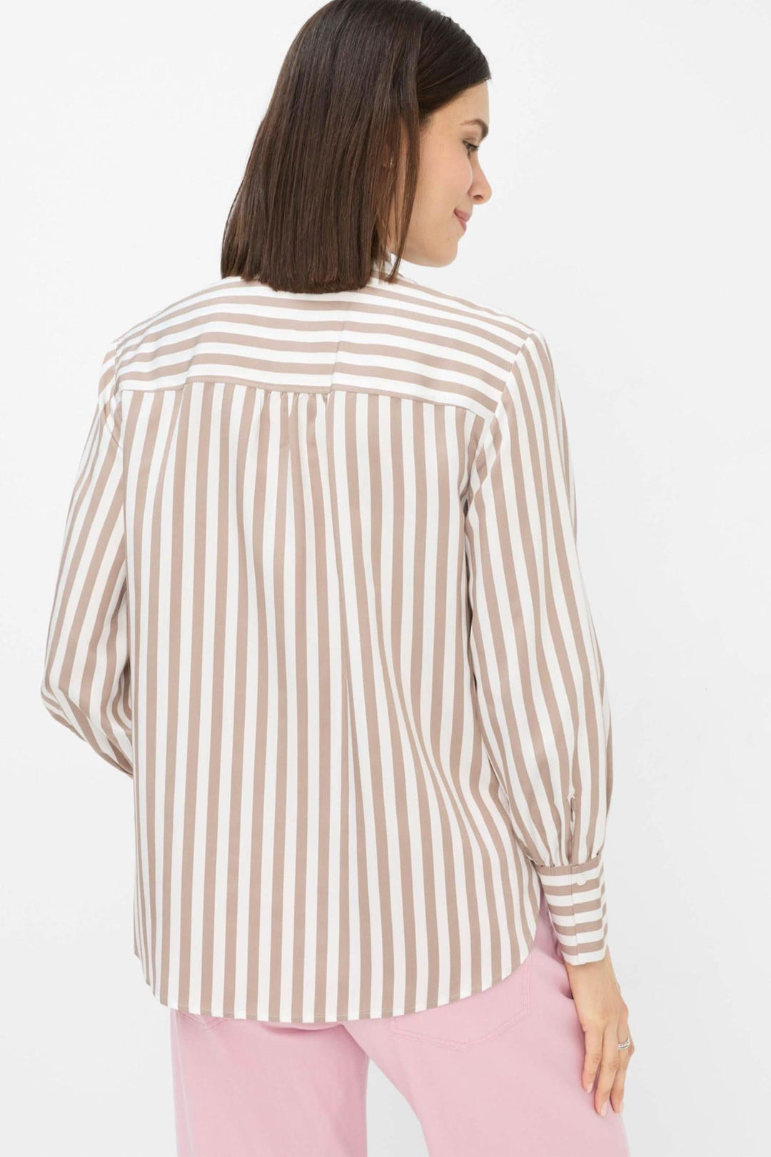 Chemise Vic à rayures verticales, coupe évasée, vue arrière, élégante et moderne pour le mi-saison.