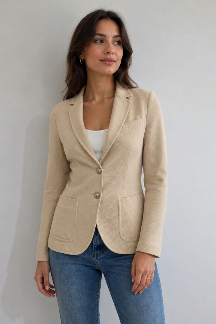 Textured blazer with contrasting buttons