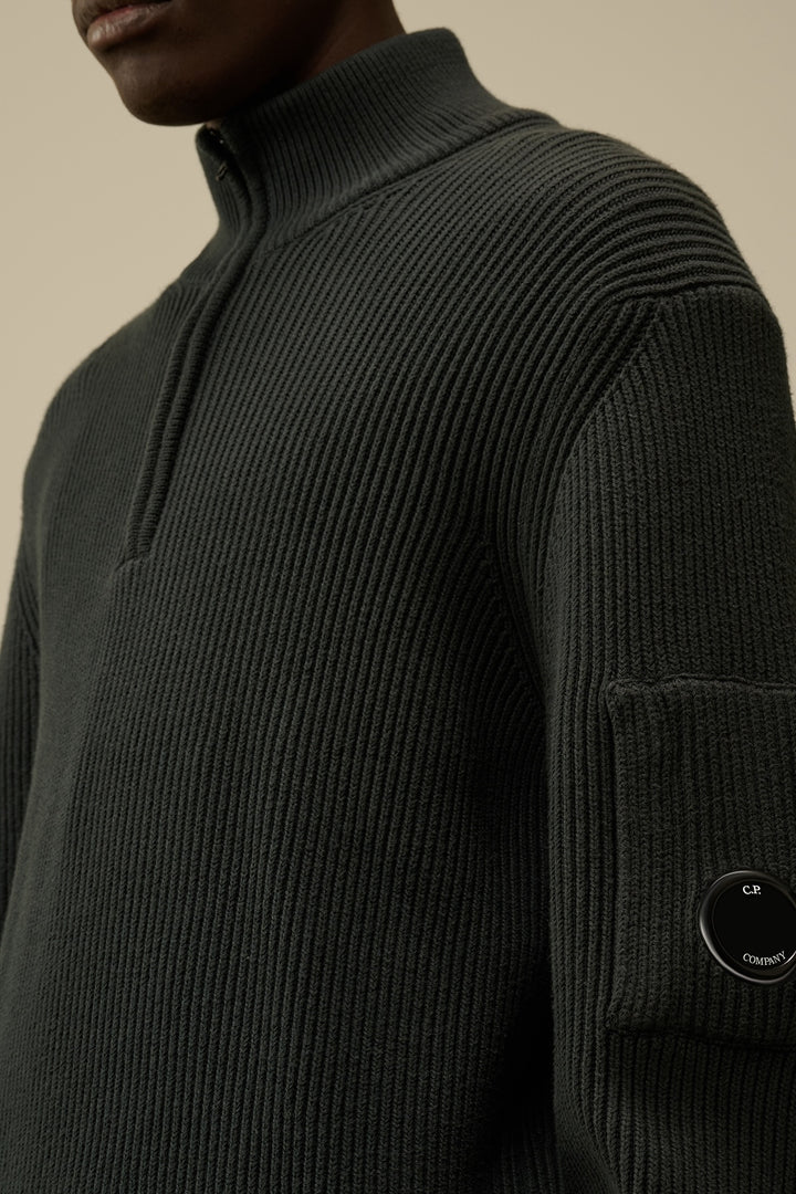 Ribbed knit with zipper