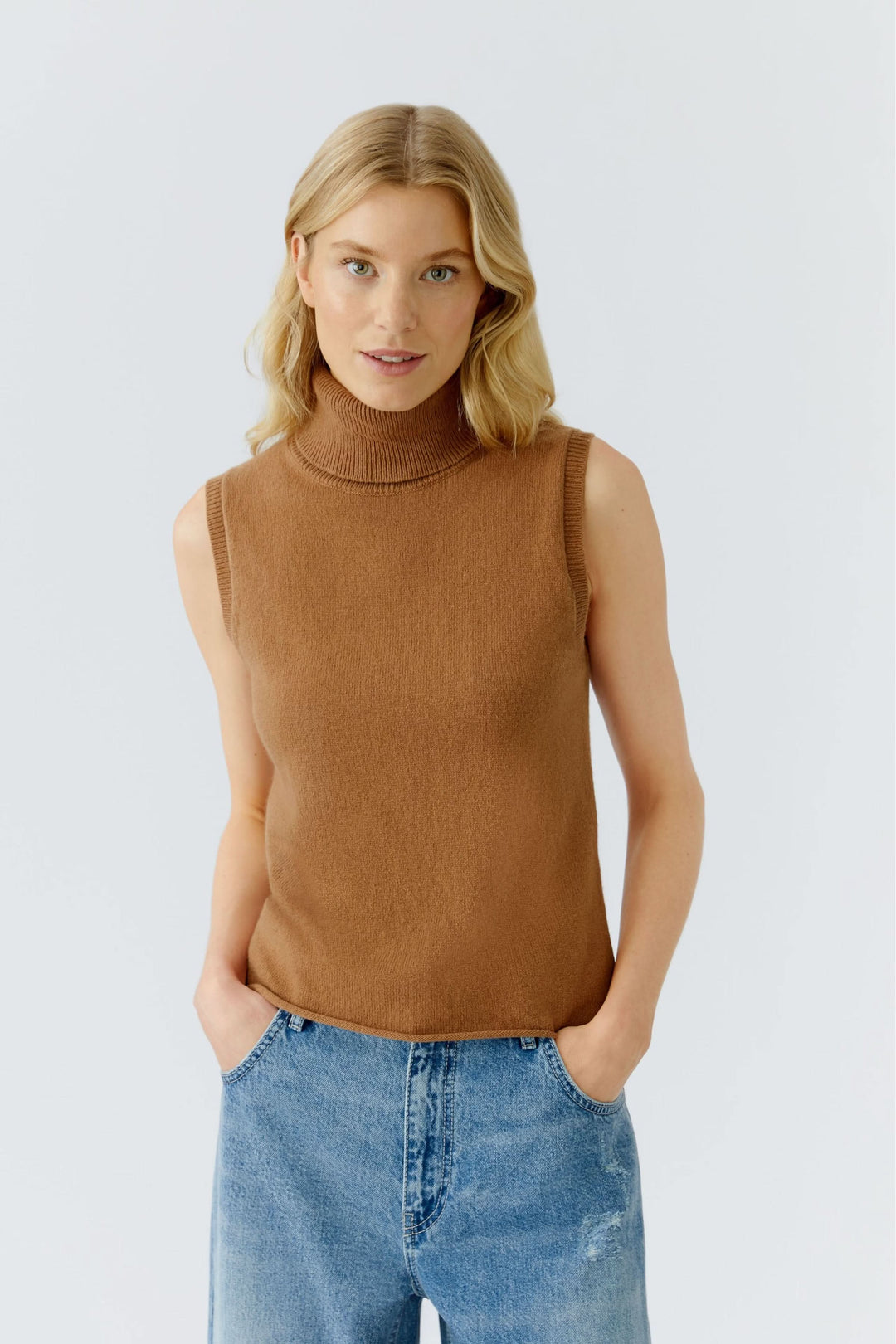 Sleeveless turtleneck sweater with openwork back