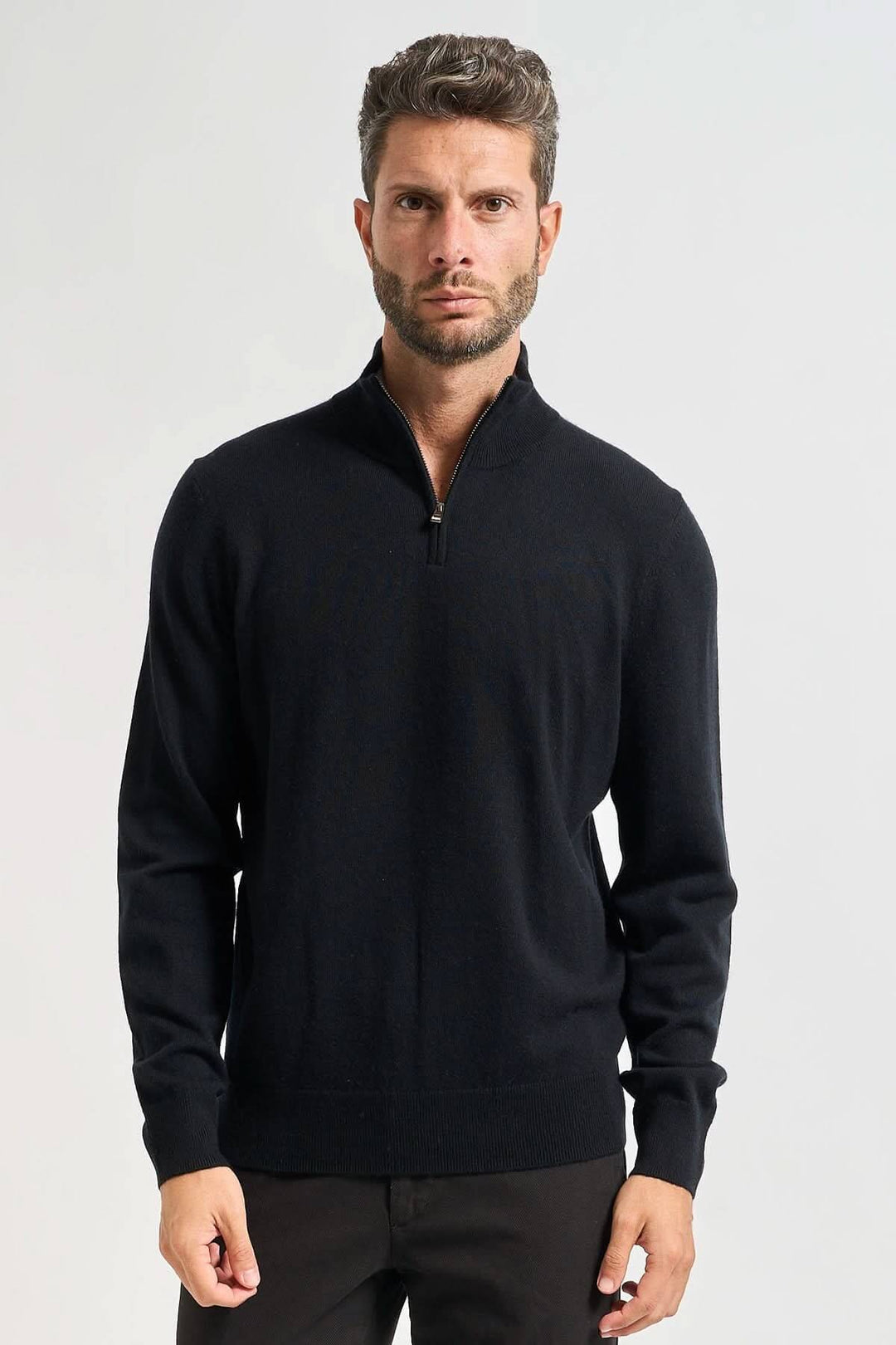 Fitted virgin wool sweater with round neck Fit