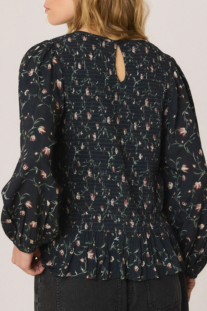 Blouse fleurie à smocks