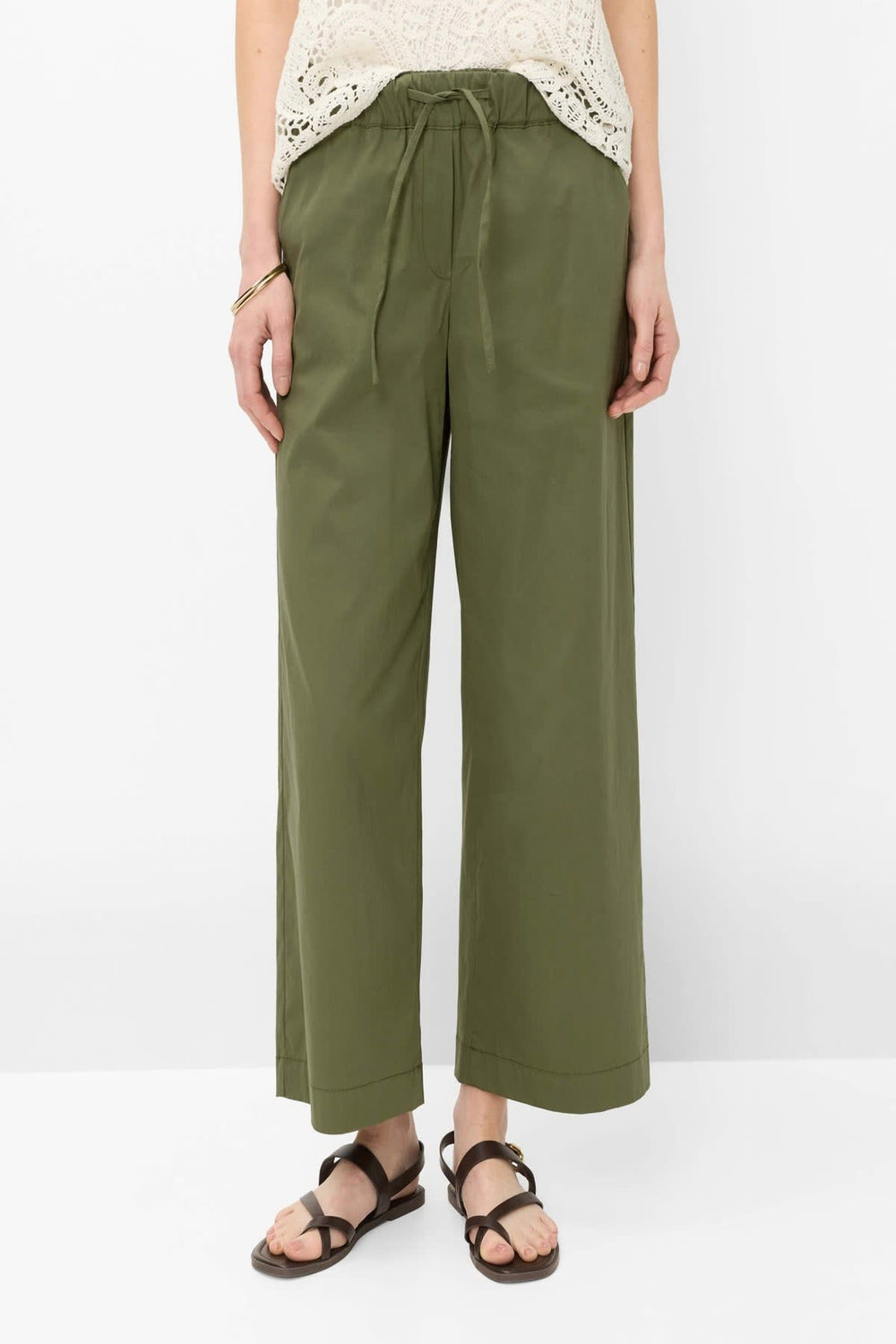 Vue latérale pantalon ample chino Brax pour femme beige à taille élastique - Valérie Simon