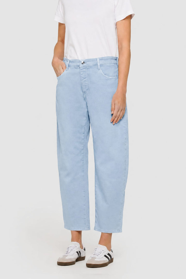 Side view of beige Mac Jeans wide-leg chinos with a braided belt - Valérie Simon