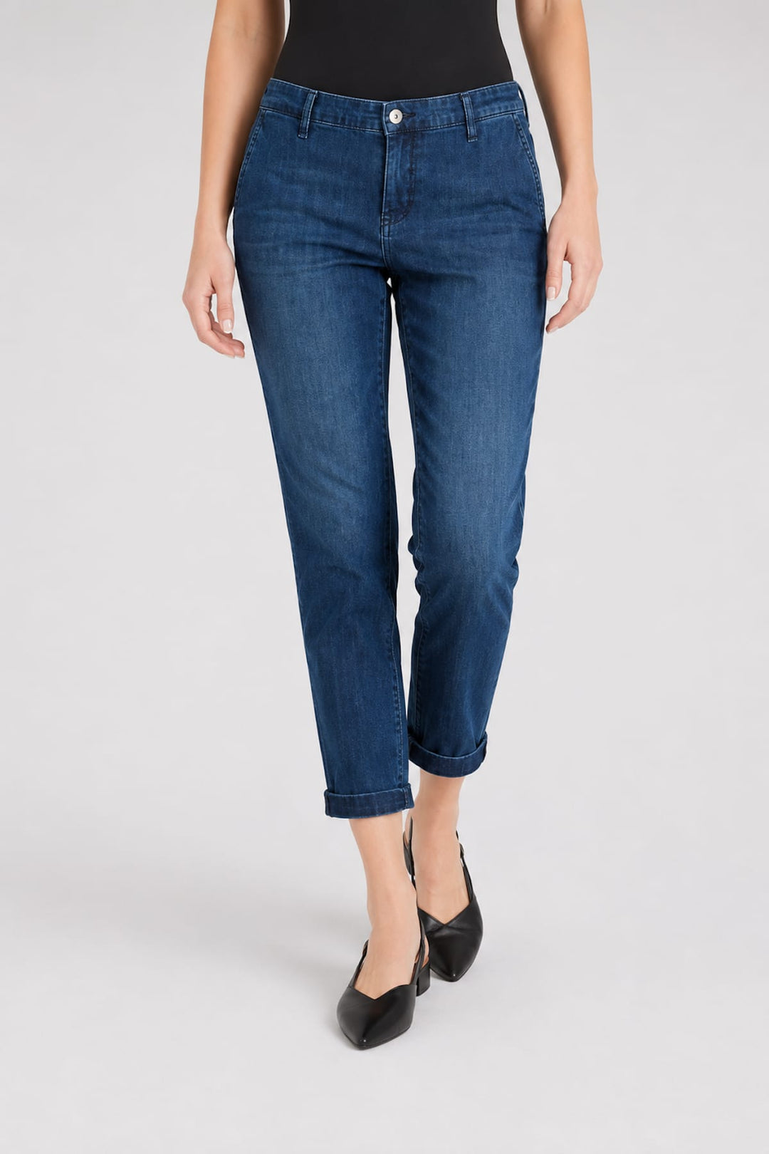 Side view of the "Chino" style in stretch denim by Mac Jeans for women, beige - Valérie Simon