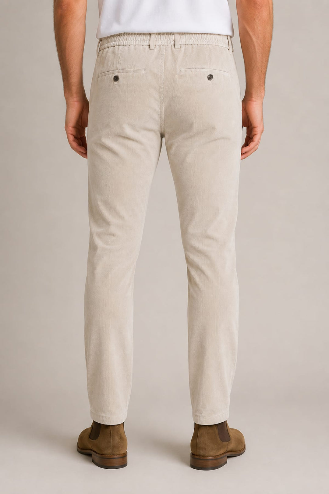 Vue de côté pantalon chino velours côtelé Paul and Shark marron avec poches latérales et détail couture - Valérie Simon