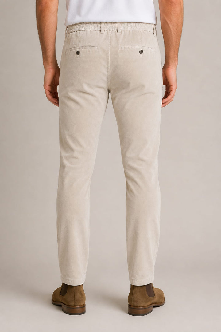 Vue de côté pantalon chino velours côtelé Paul and Shark marron avec poches latérales et détail couture - Valérie Simon