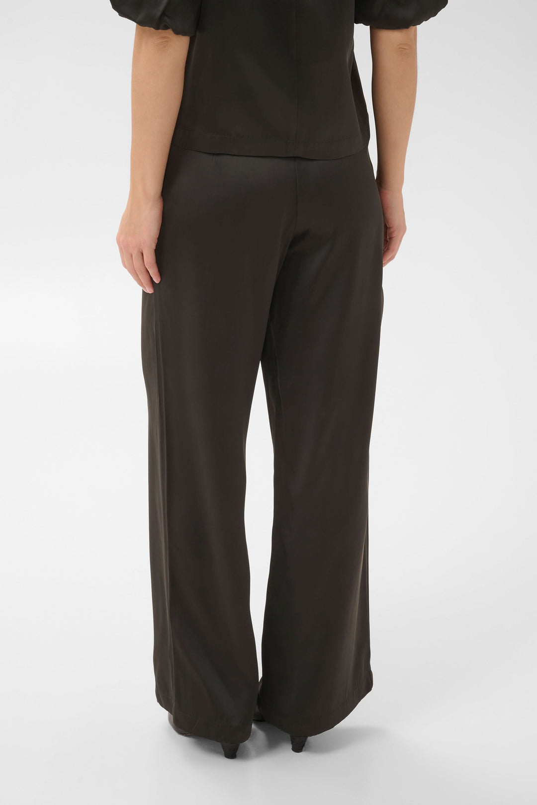 Pantalon Dalilla fluide à jambe large vue de face pour femme Part Two