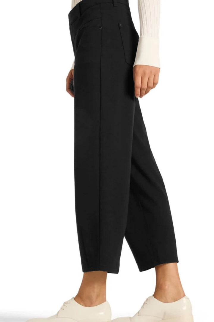 Pantalon Elin à jambe large écourtée vue de face pour femme Cambio