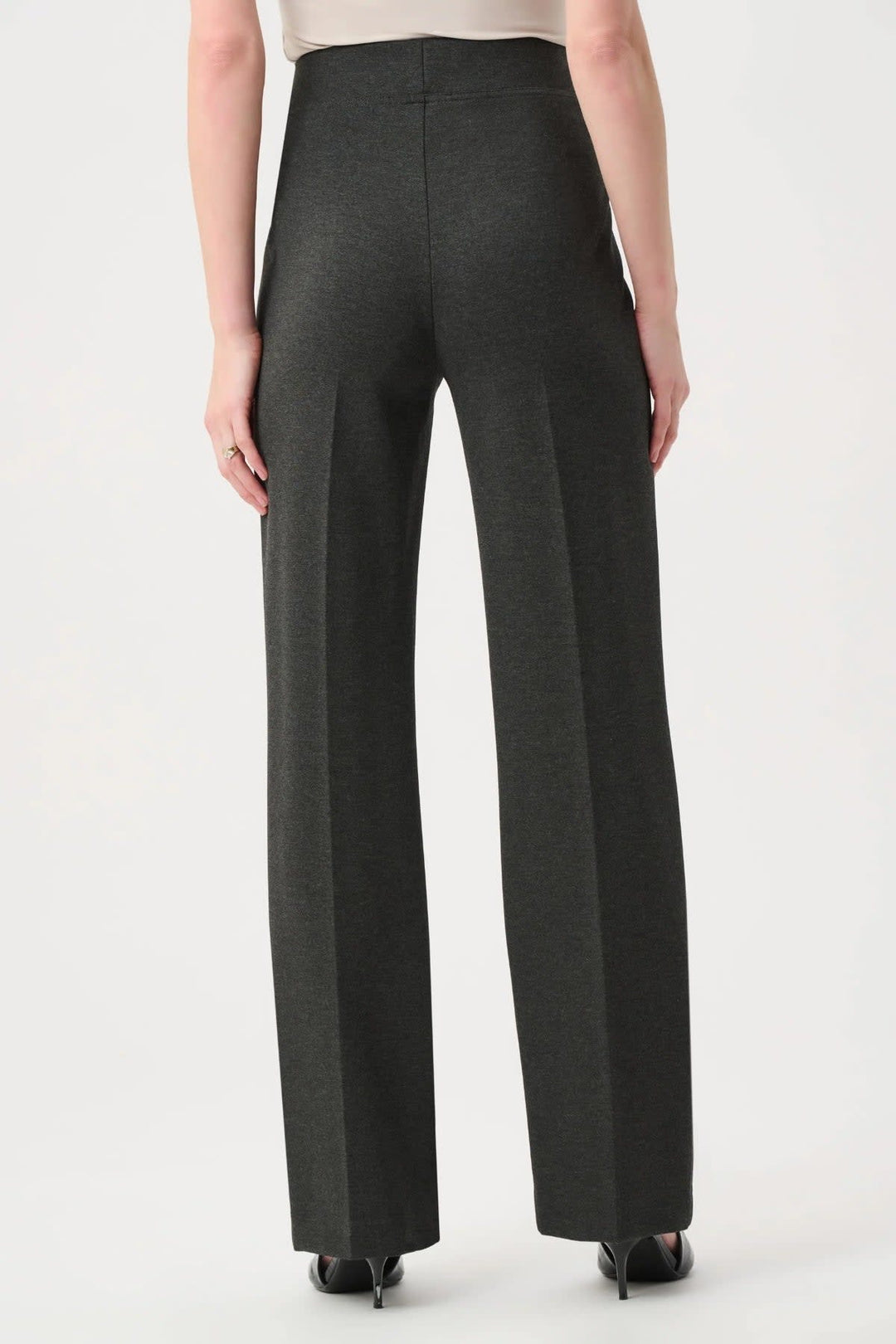 Vue de côté pantalon habillé Joséph Ribkoff noir avec détails couture - Valérie Simon