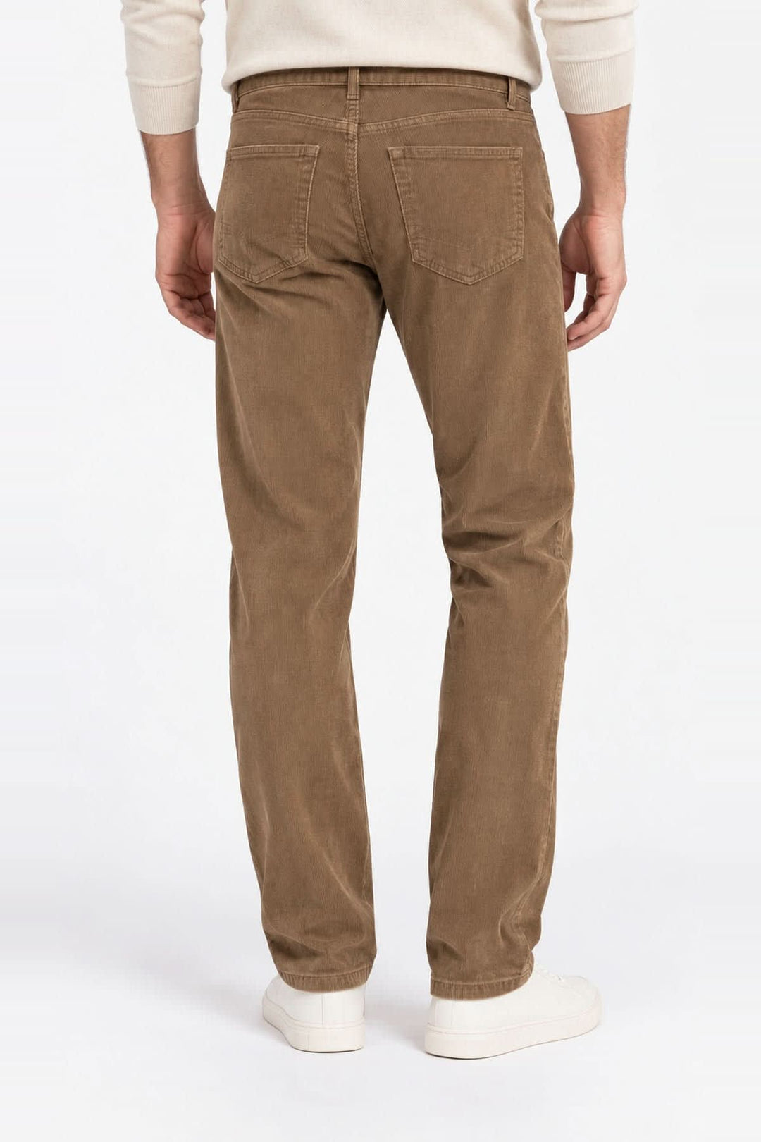 Pantalon en velours côtelé vue de face pour homme Brax