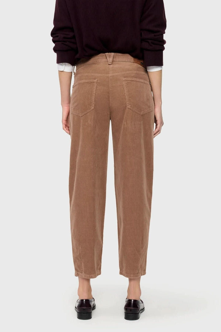 Pantalon en velours côtelé vue de face pour femme Mac Jeans