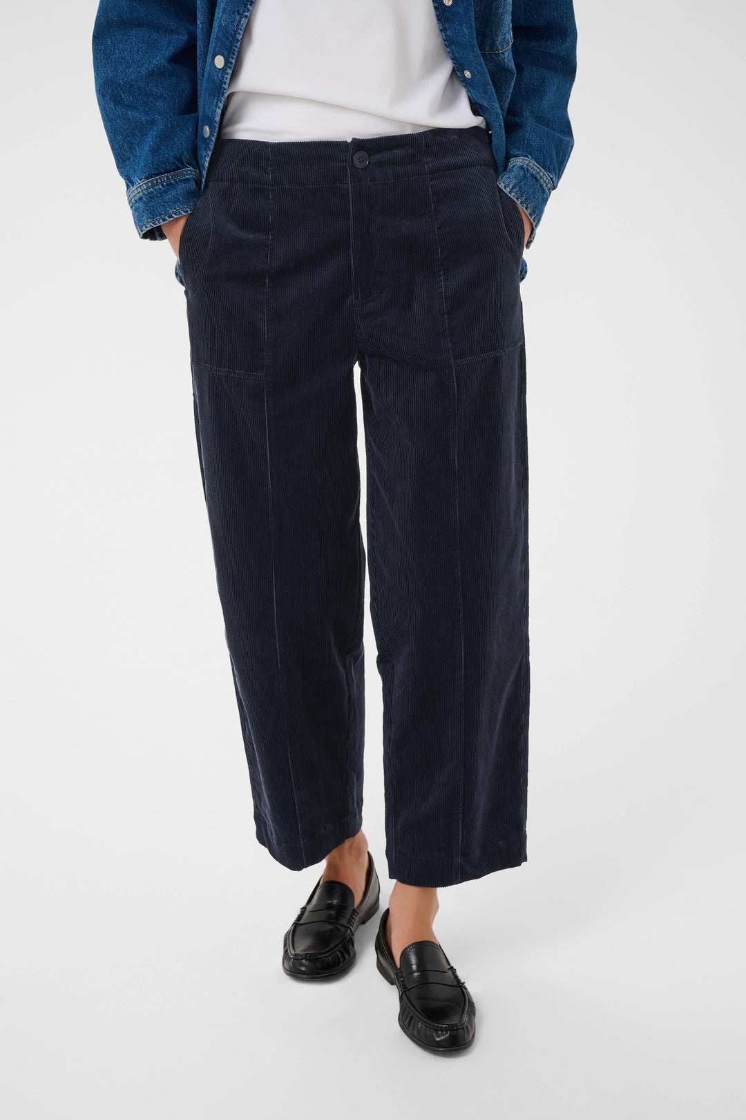 Pantalon en velours côtelé à jambe large vue de face pour femme Part Two