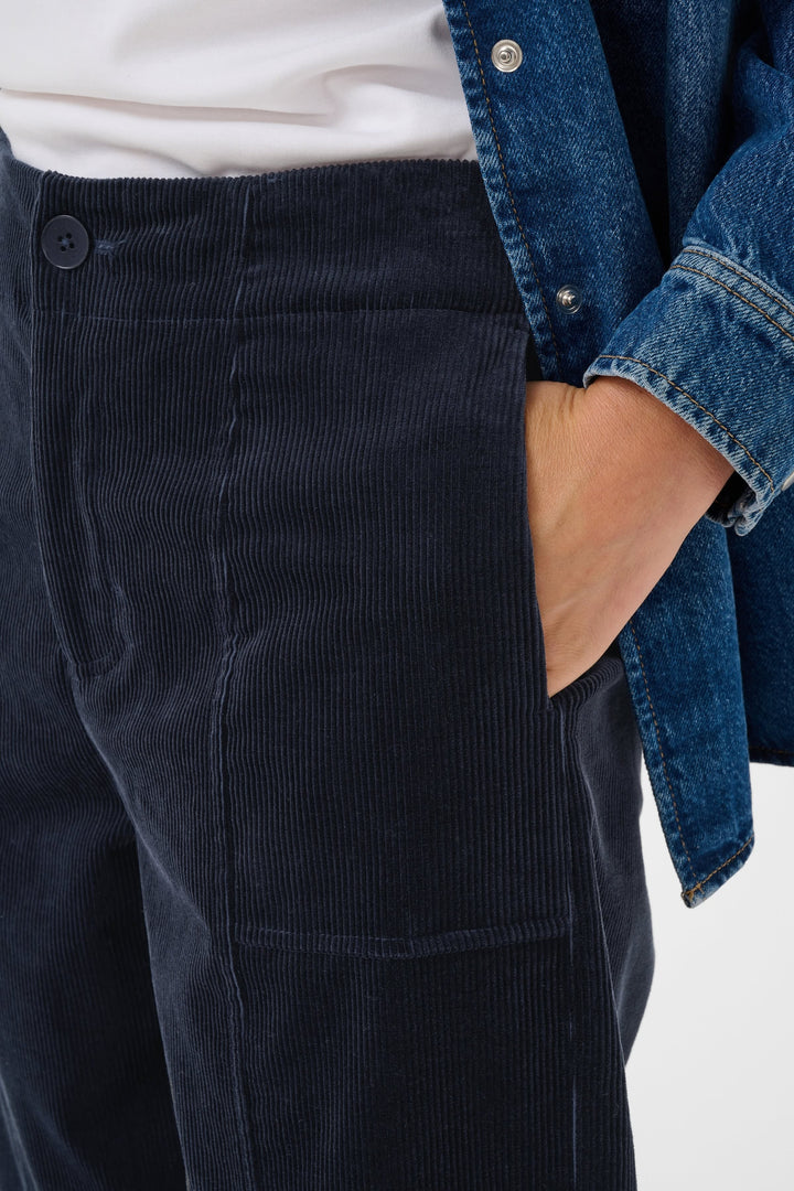 Pantalon Netta en velours côtelé à jambe large vue de face pour femme Part Two