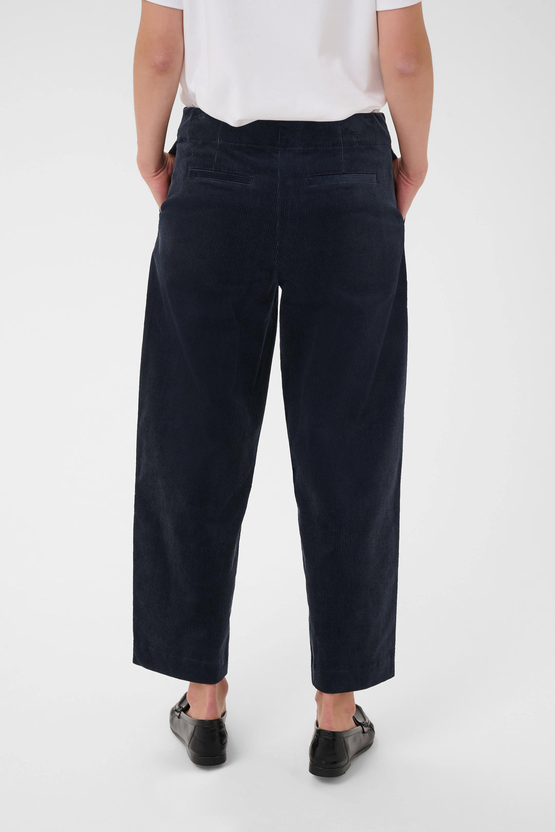 Pantalon en velours côtelé marron à jambe large vue de face pour femme Part Two