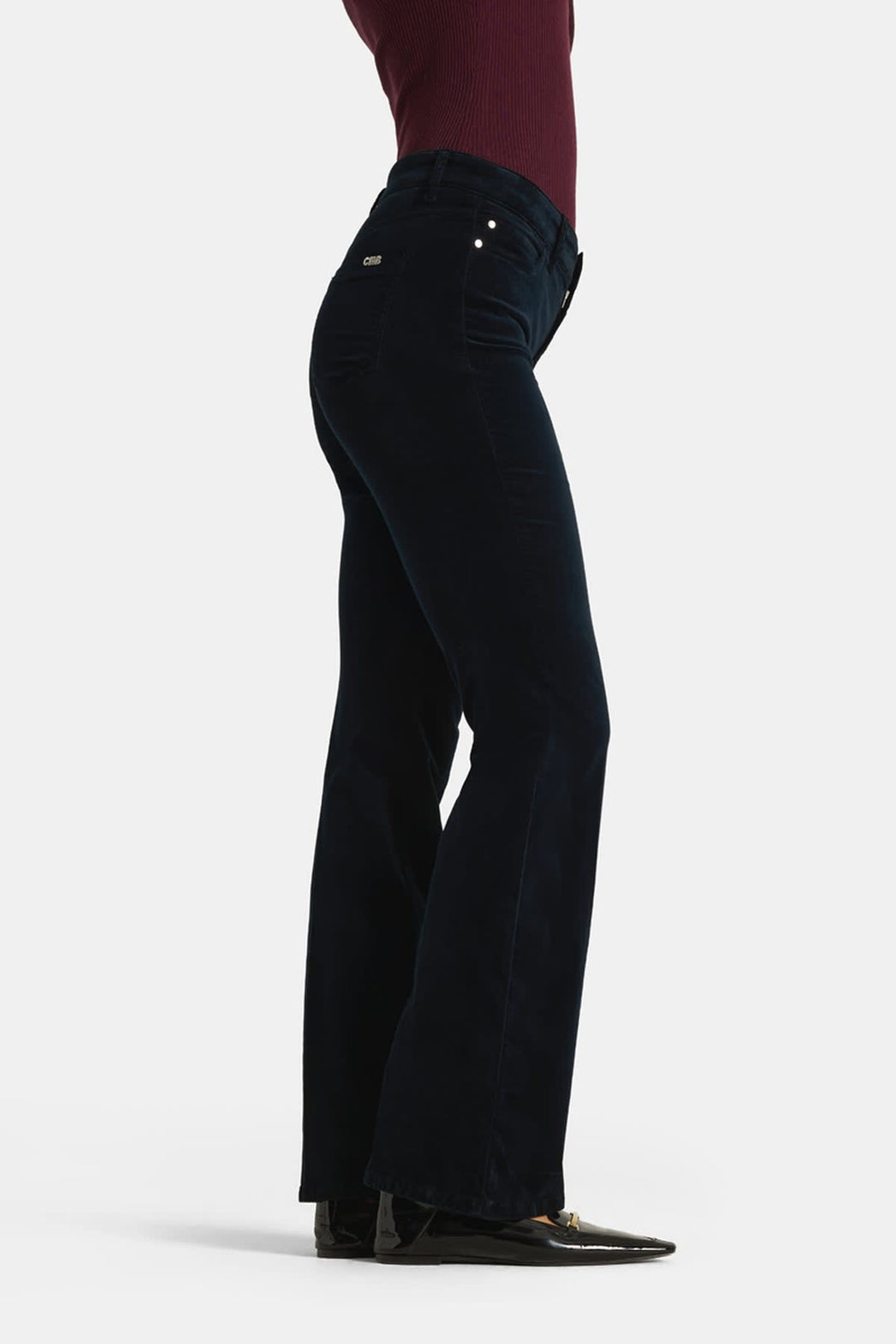 Pantalon évasé en velours vue de face pour femme Cambio