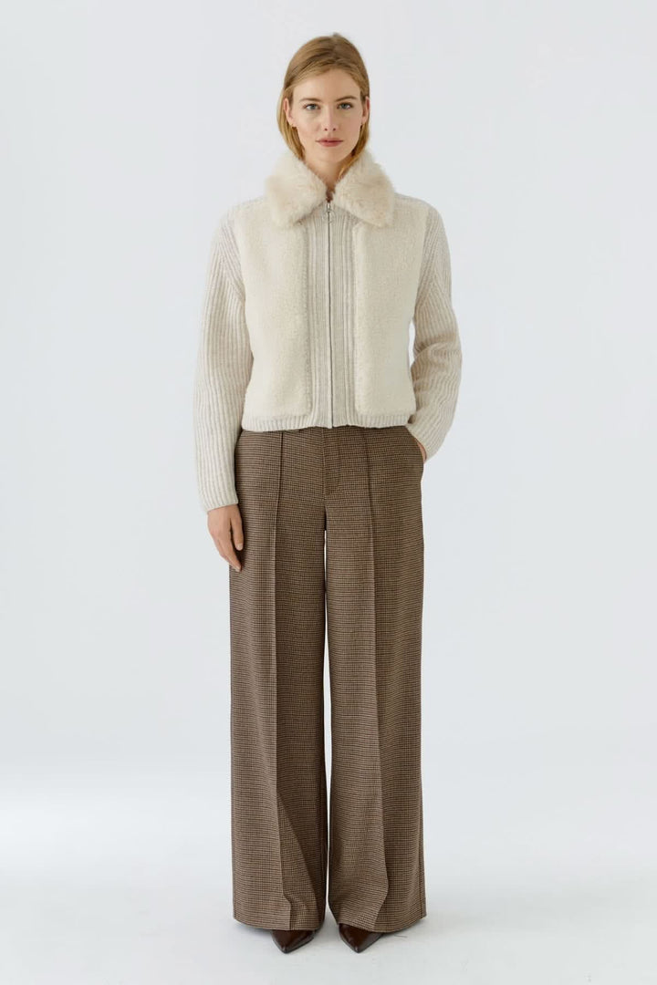 Pantalon habillé à carreaux et jambes larges vue de face pour femme Oui