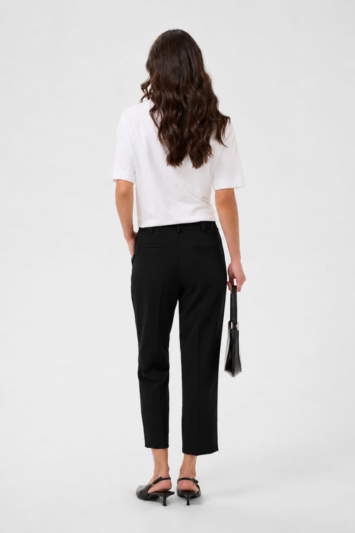 Vue latérale pantalon droit écourté Kaffe pour femme beige avec pinces - Valérie Simon