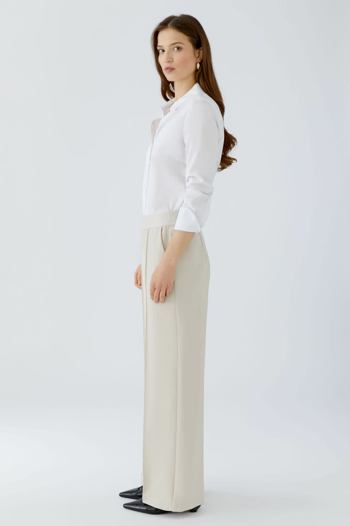 Vue de côté pantalon à jambe large Oui pour femme noir avec ceinture fine - Valérie Simon