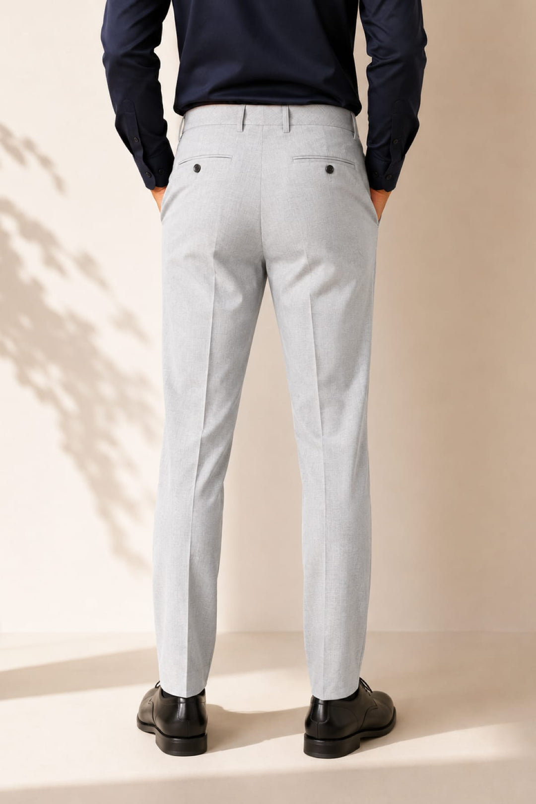 Vue latérale pantalon habillé noir Citadin pour homme extensible - Valérie Simon
