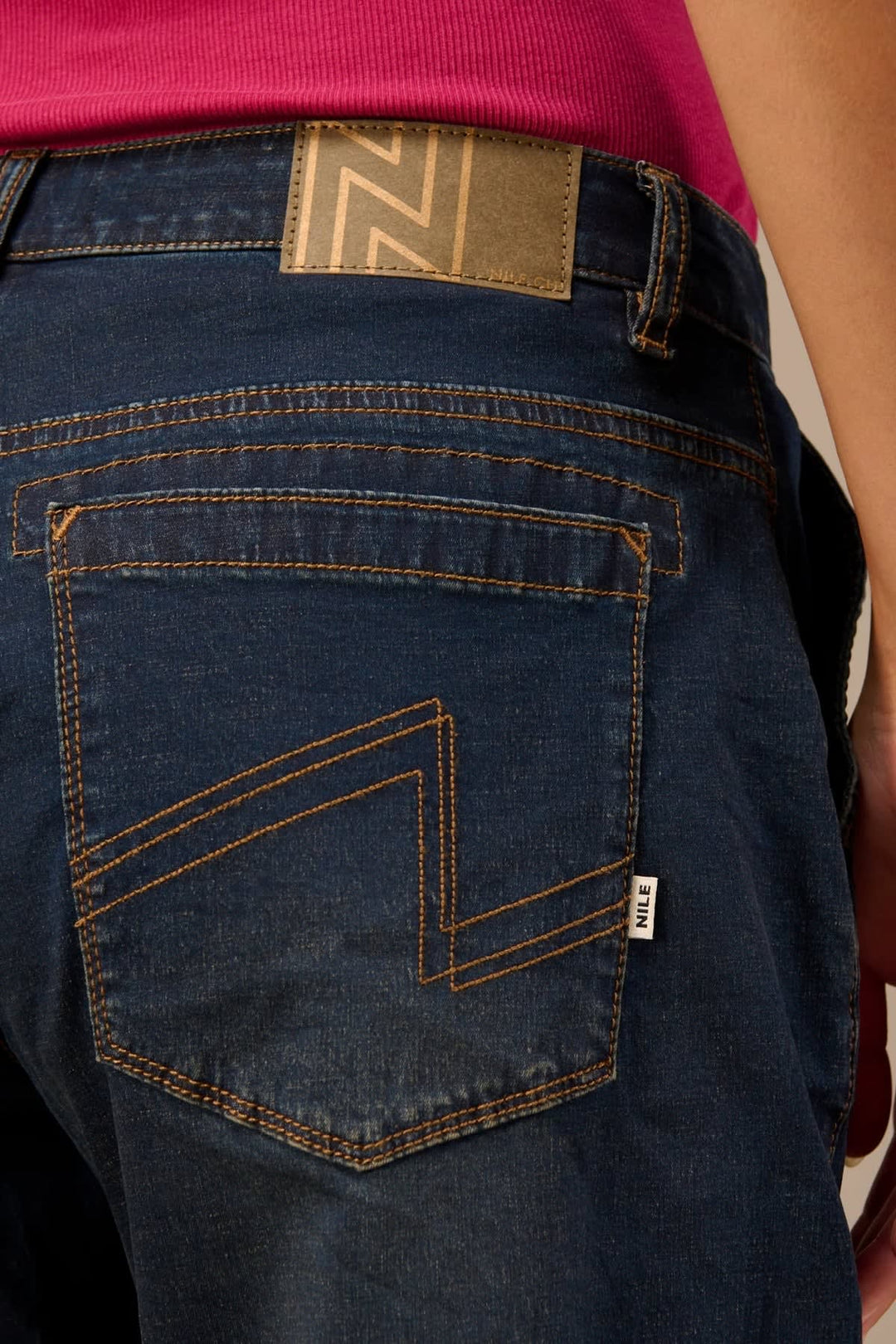 Pantalon jogger en denim bleu vue de face pour femme Nile