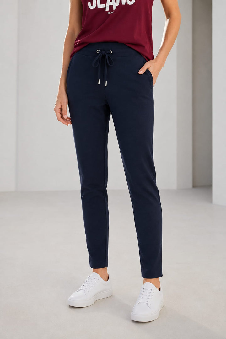Pantalon jogging Prisley à coupe fuselée vue de face pour femme kennys