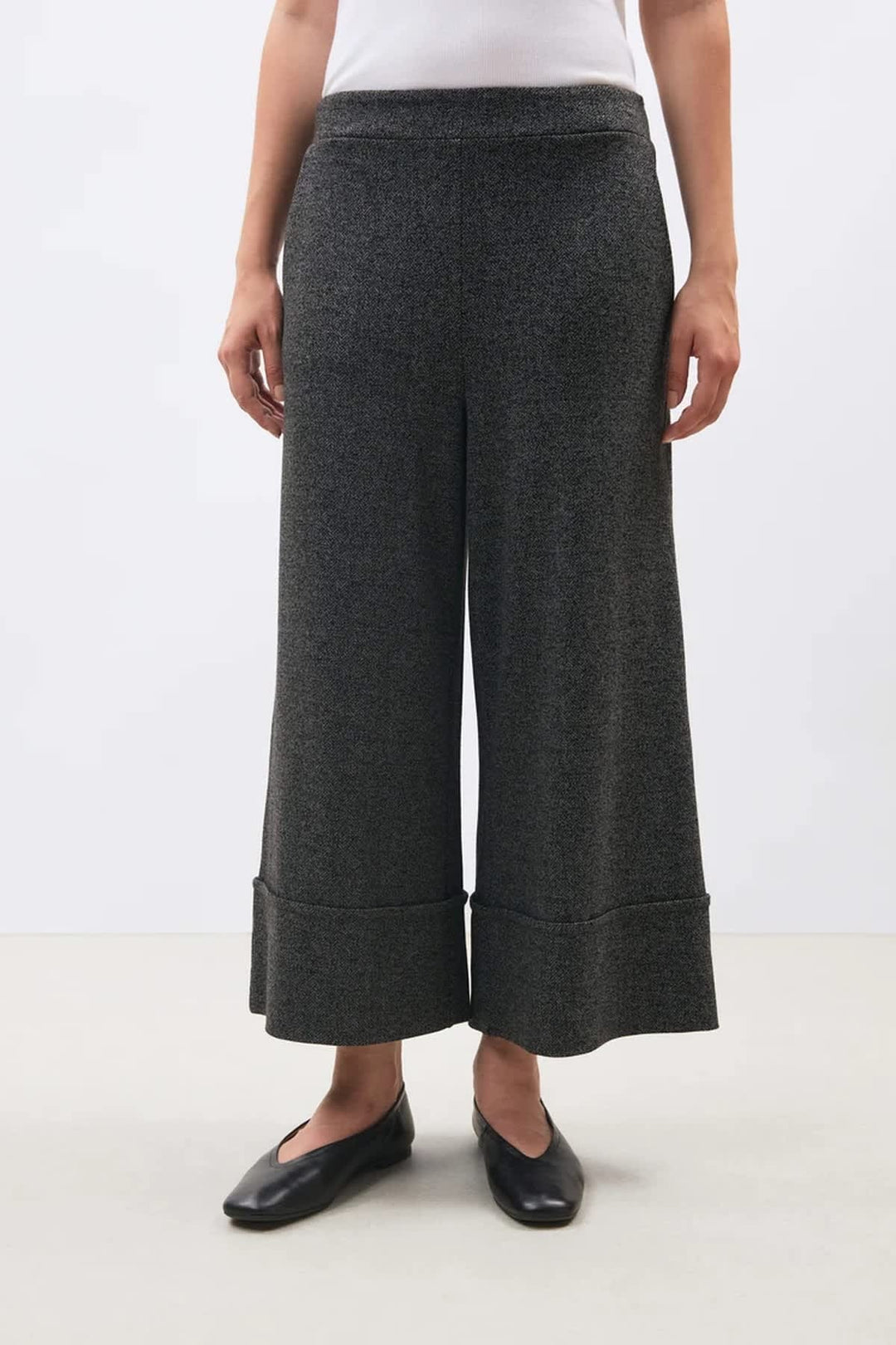 Pantalon large 7/8 à chevrons vue de face pour femme Humility