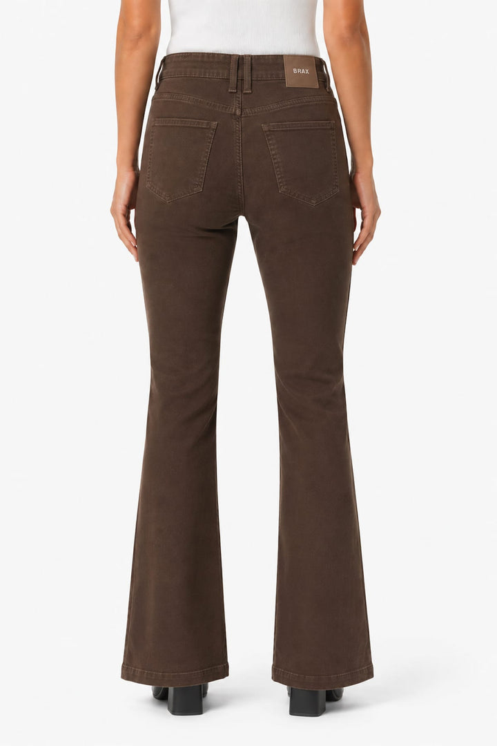 Pantalon Mary évasé à poches plaquées vue de face pour femme Brax