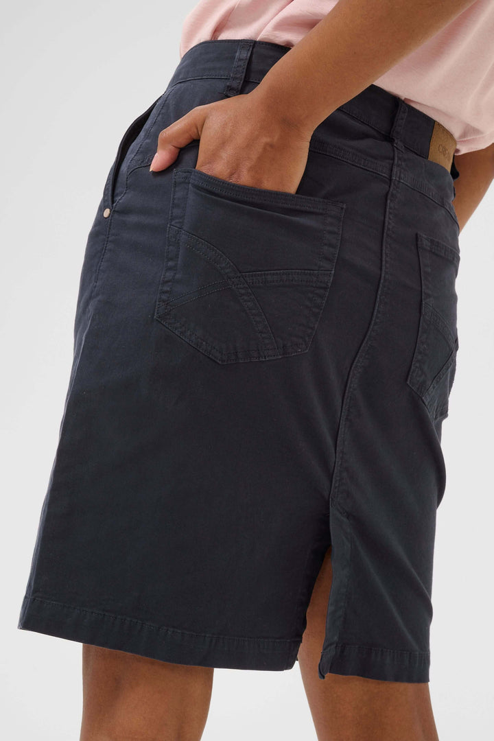 Short straight skirt