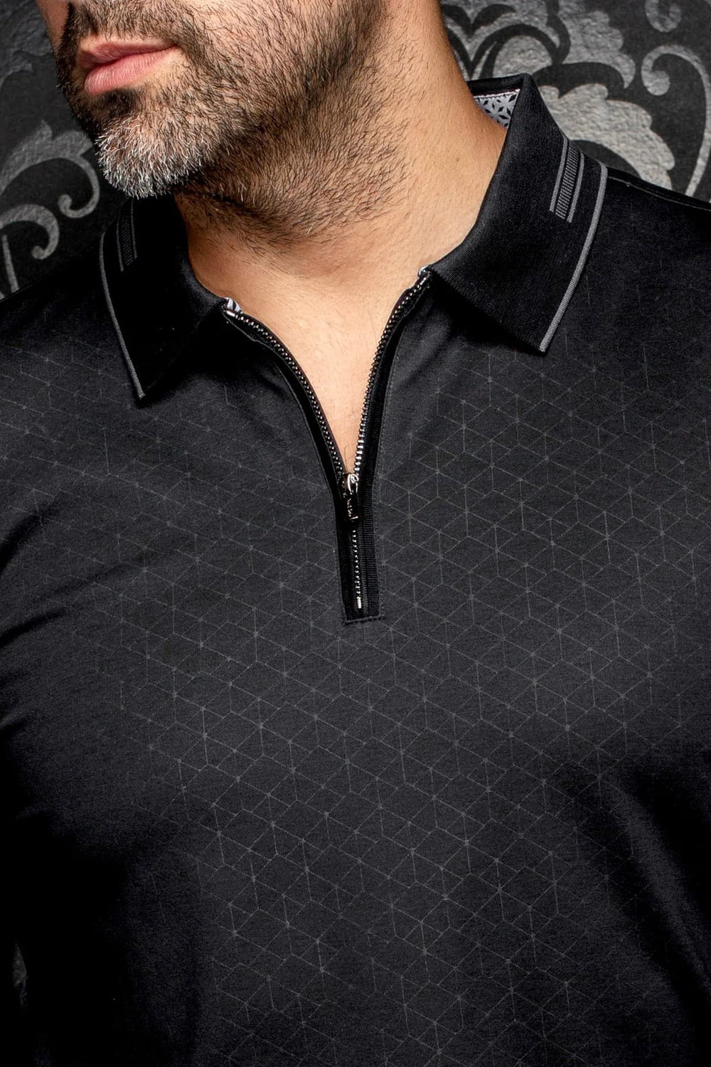 Polo à manches longues avec demi-fermeture éclair vue de face pour homme Au noir