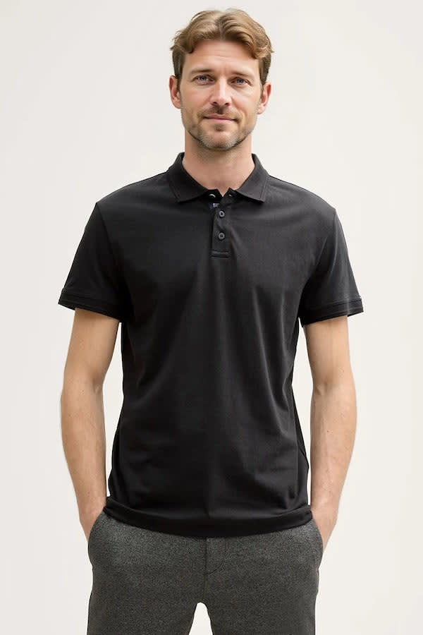 Vue de face polo Tom Tailor pour homme blanc avec logo discret - Valérie Simon