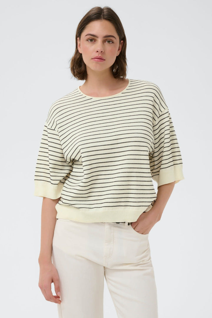 Vue de face pull rayé DANAIW Inwear pour femme, blanc et noir, manches longues, col rond - Valérie Simon