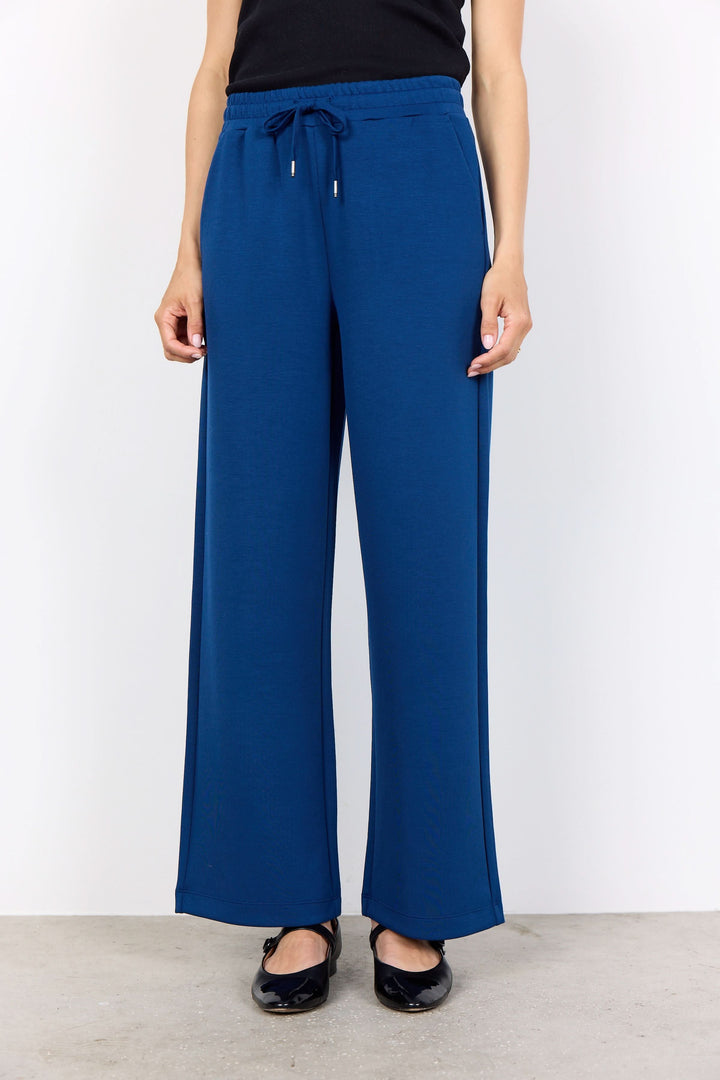 Pantalon à jambe large bleu avec cordon ajustable, confortable et moderne, parfait pour une tenue décontractée.
