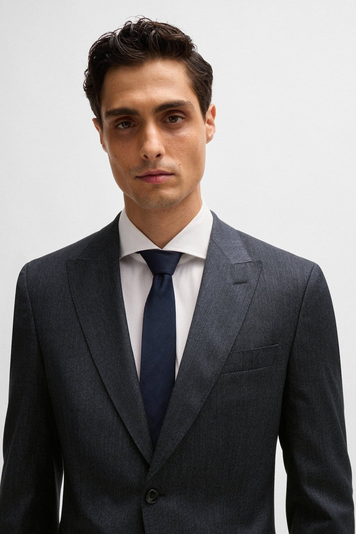 Micro-patterned suit