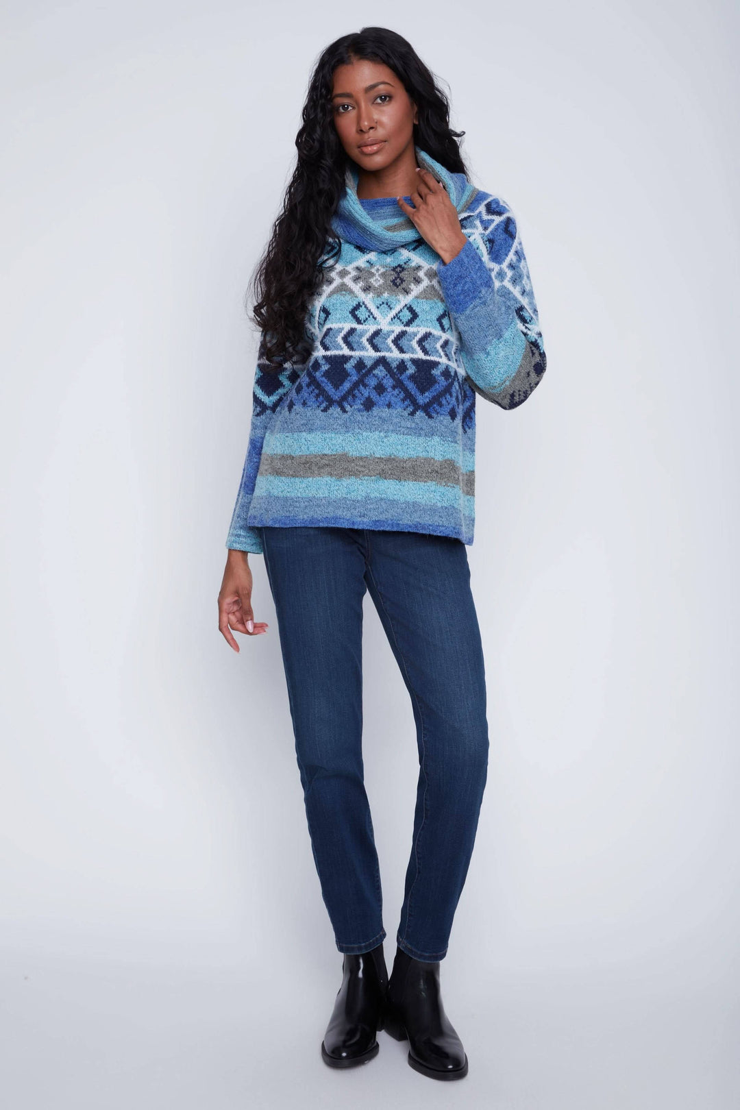 Tricot à manches longues motif jacquard bleu, parfait pour un look hivernal cosy.