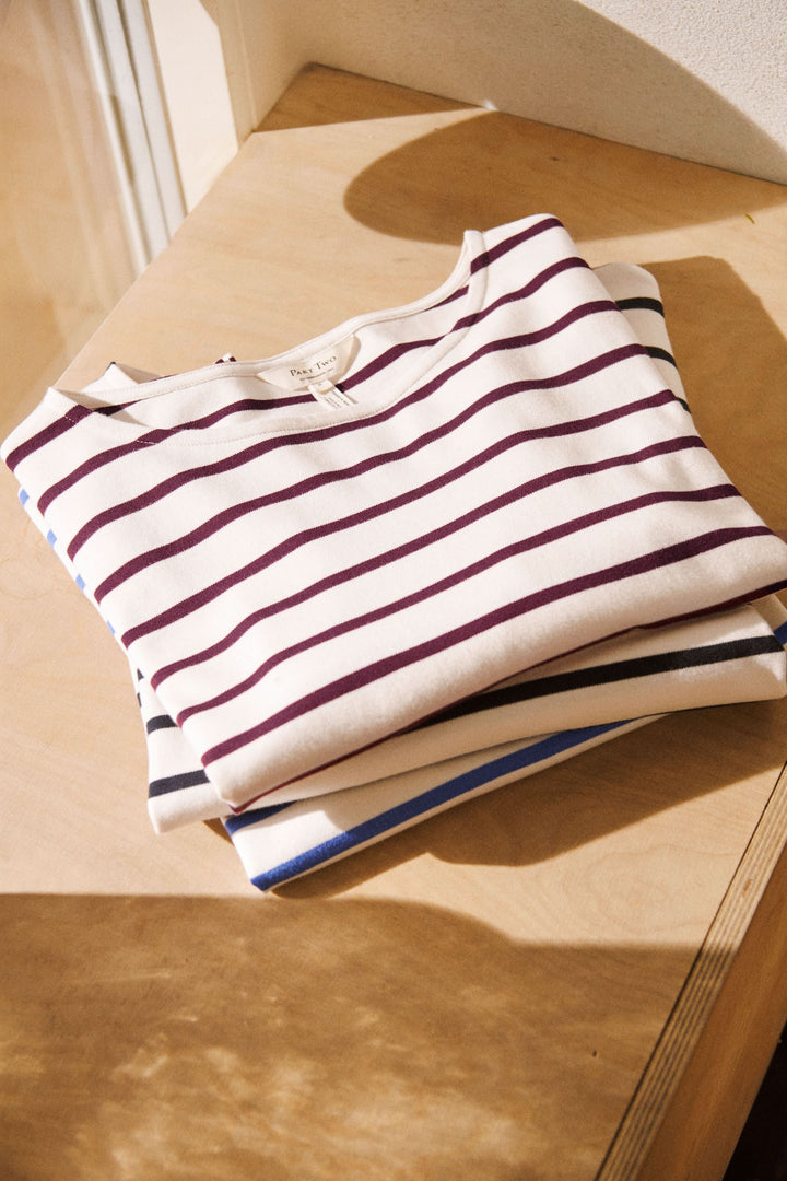 Chandail Nela à rayures marines, col bateau, manche longue, parfait pour un look casual chic.