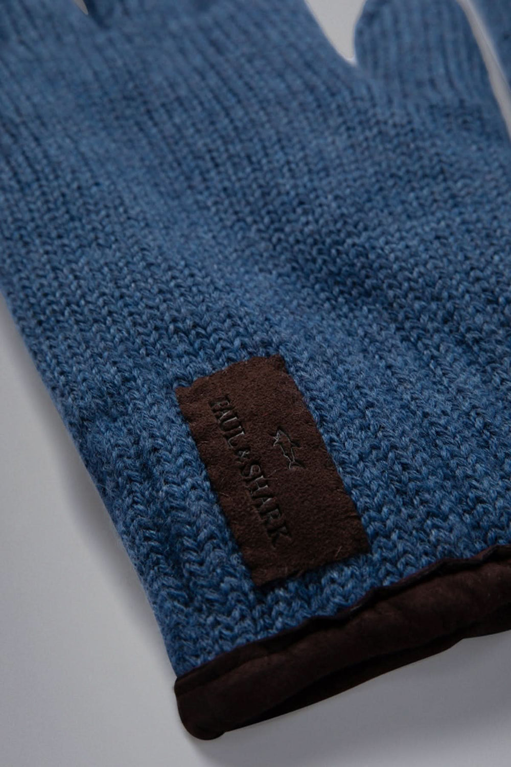 Gants en maille bleue avec doublure douce et garniture en suédine, parfaits pour l'hiver.