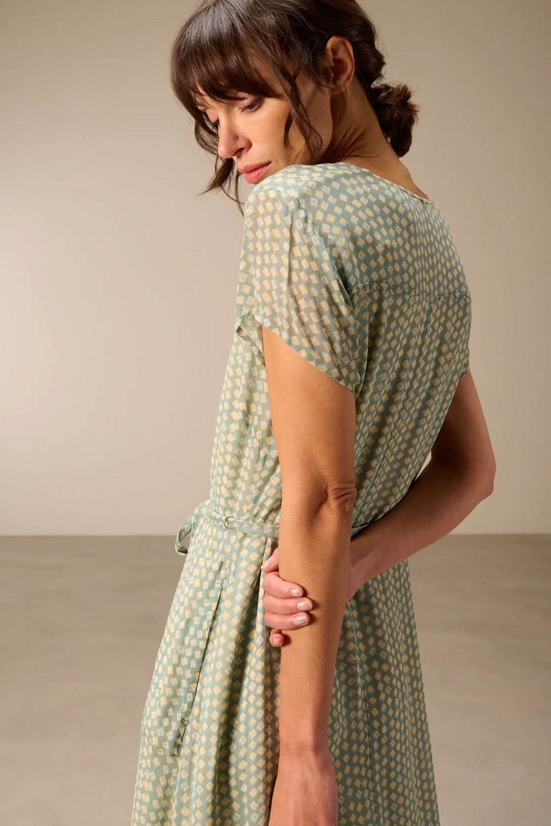 Robe midi fluide avec ceinture à nouer