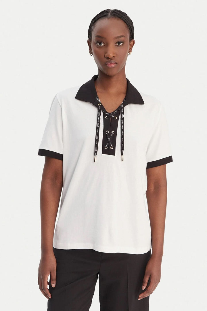 Polo shirt with a contrasting collar and drawstring