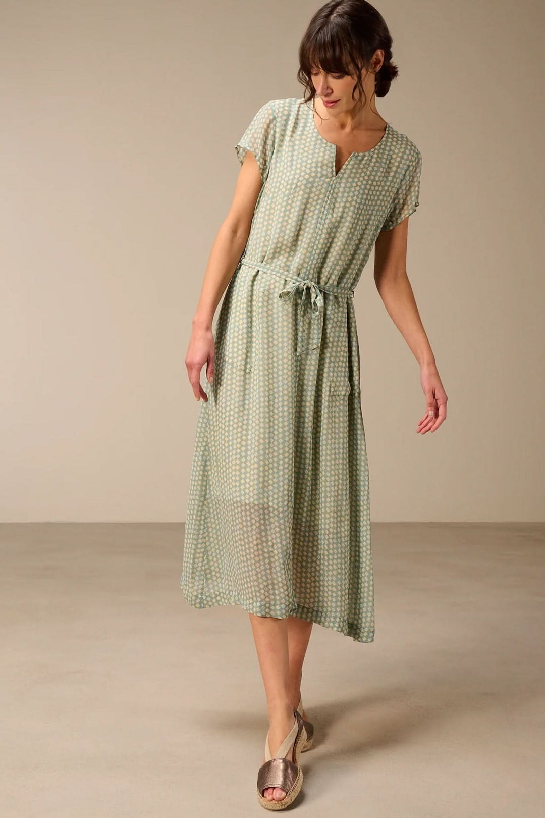 Robe midi fluide avec ceinture à nouer