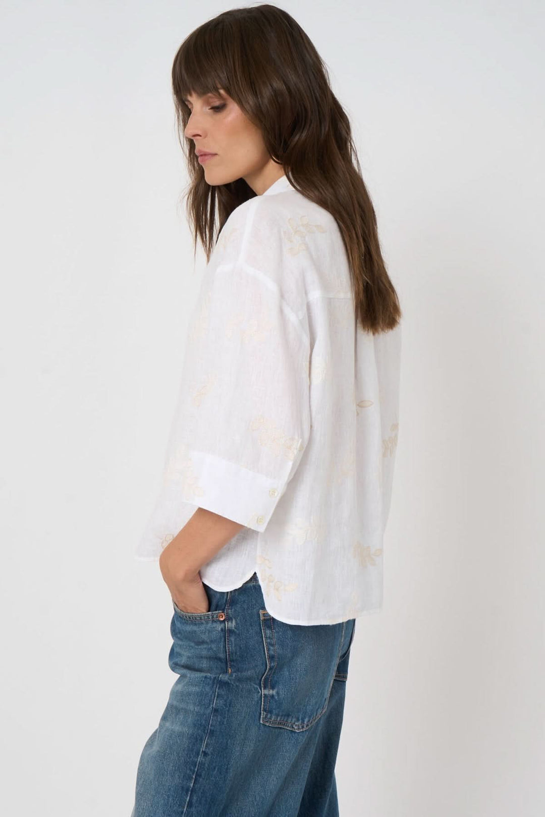 Short-sleeved embroidered shirt
