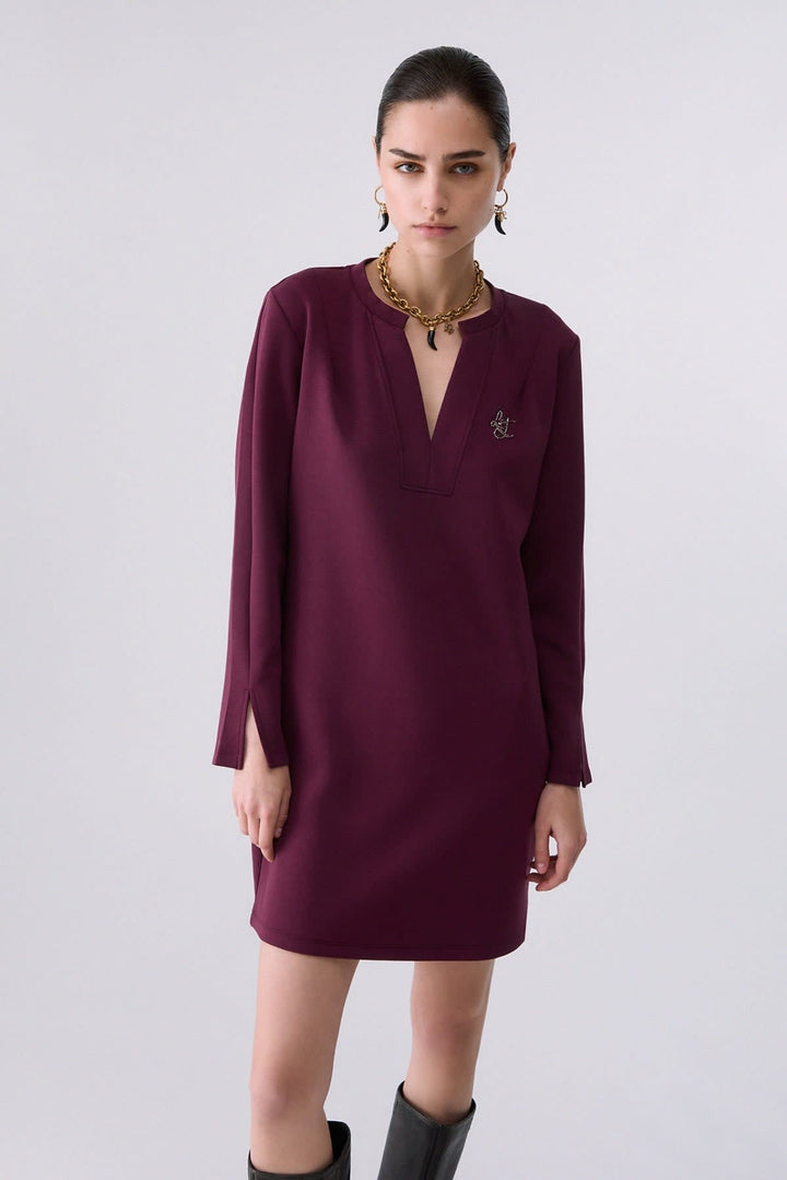 Robe courte à encolure en V et manches longues vue de face pour femme liujo