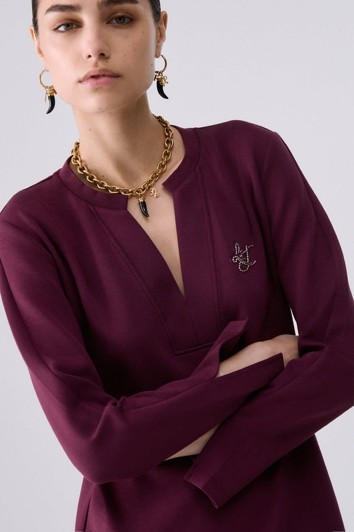 Robe courte à encolure en V et manches longues vue de face pour femme liujo
