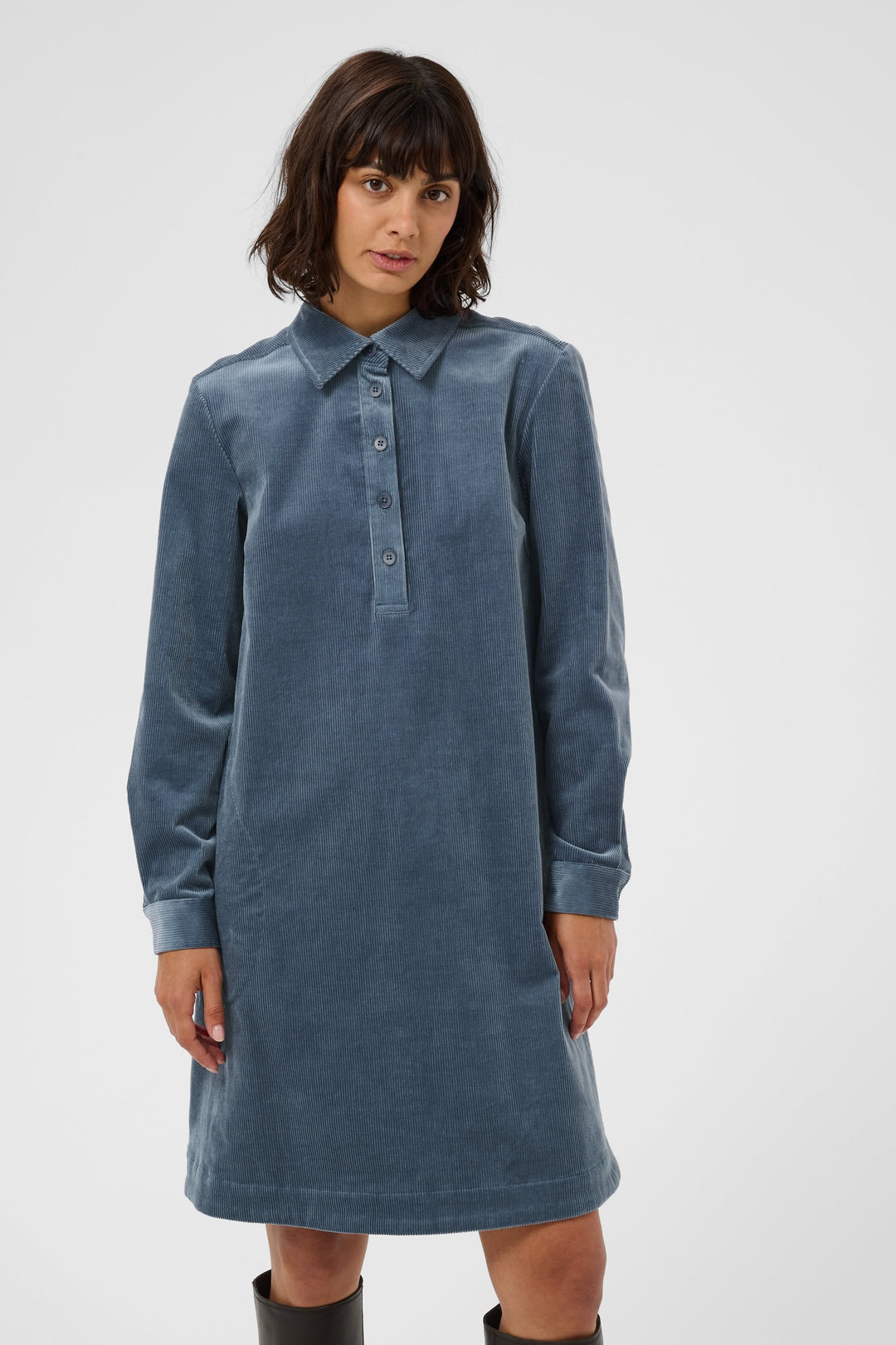 Robe courte en velours côtelé à col chemise vue de face pour femme Part Two
