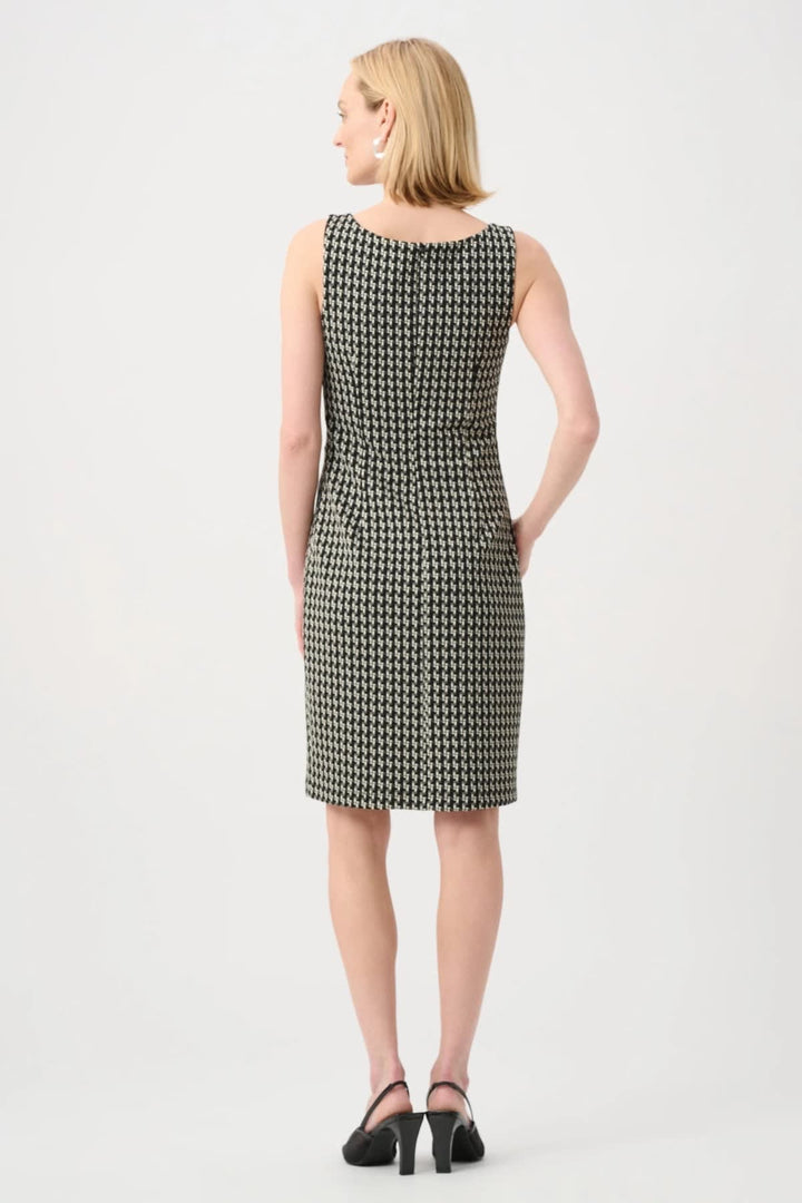 Vue avant robe fourreau en tricot texturé Joseph Ribkoff pour femme bleu avec détails motif - Valérie Simon