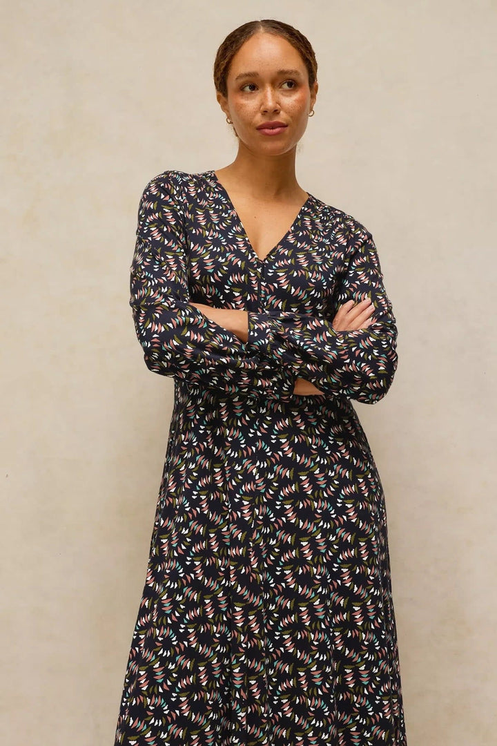 Robe Megan midi évasée à imprimé abstrait vue de face pour femme White Stuff